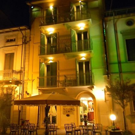 Hotel Villa Adriana Виареджо Екстериор снимка