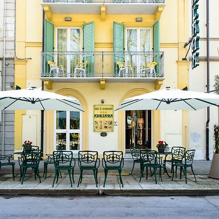 Hotel Villa Adriana Виареджо Екстериор снимка