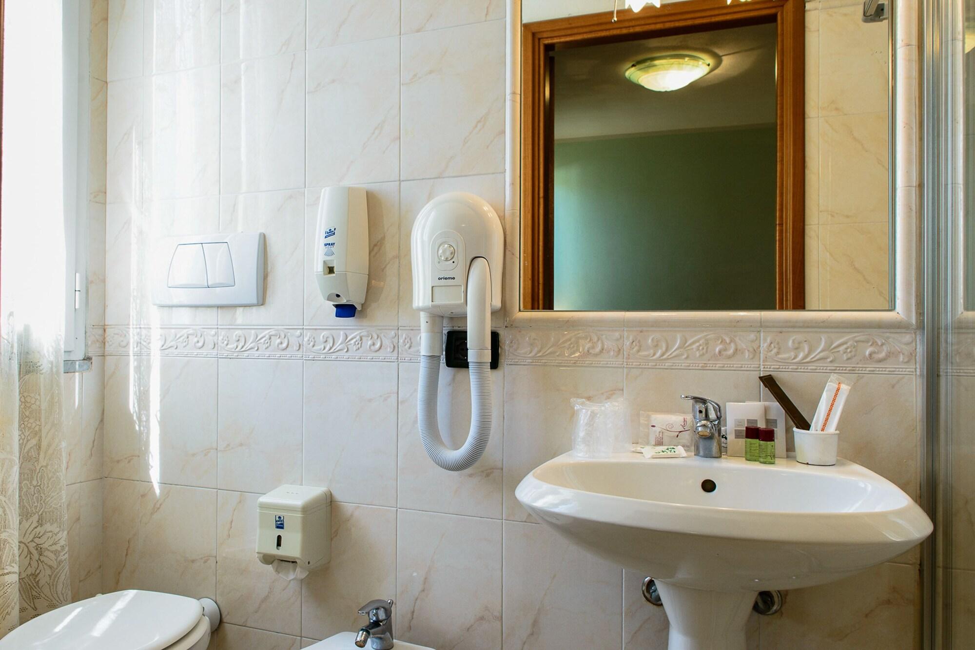 Hotel Villa Adriana Виареджо Екстериор снимка