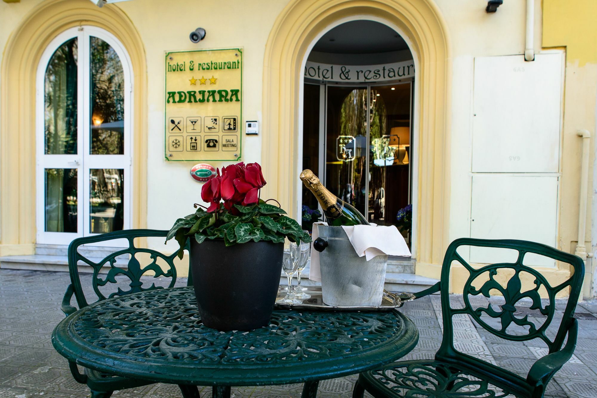 Hotel Villa Adriana Виареджо Екстериор снимка